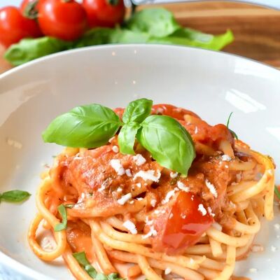 Bucatini Pomodoro with fresh basil